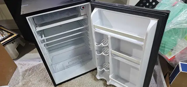 Danby Mini Fridge for sale - Photo 3