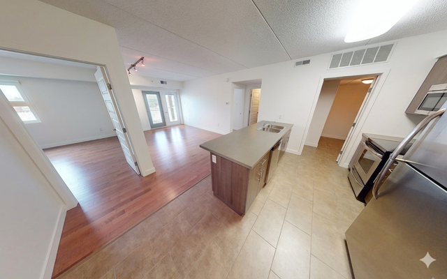 Sublet - 2 Bedroom, 2 Bathroom Apartment - Photo 2