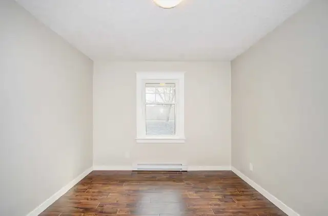 1 bedroom   sunroom apartment near LRT and uptown Waterloo - Photo 5