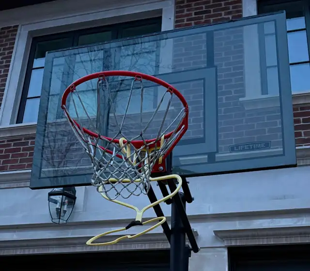 Lifetime basketball net - adjustable like new - Photo 2