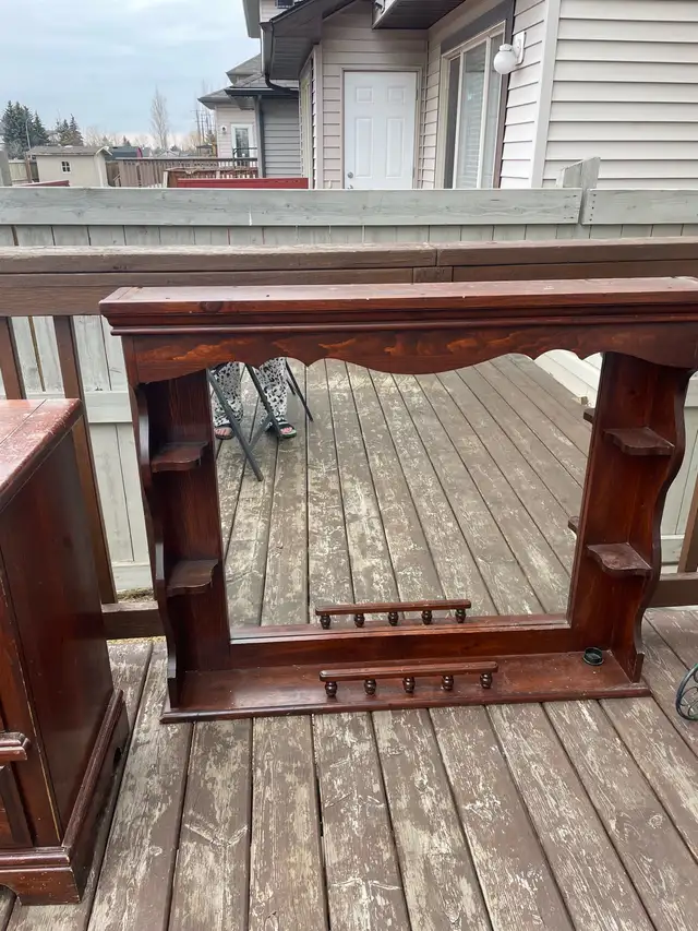 Dresser and mirror - Photo 4
