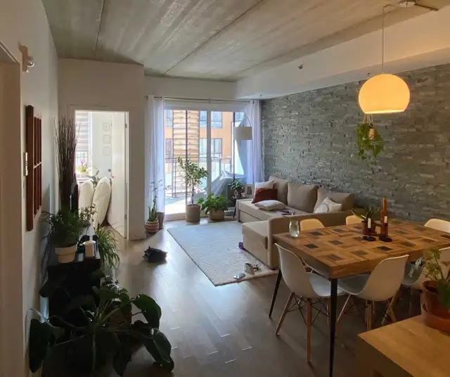 CONDO  4½ SUR LE PLATEAU AVEC STATIONNEMENT INTÉRIEUR PRIVÉ   TE - Photo 2