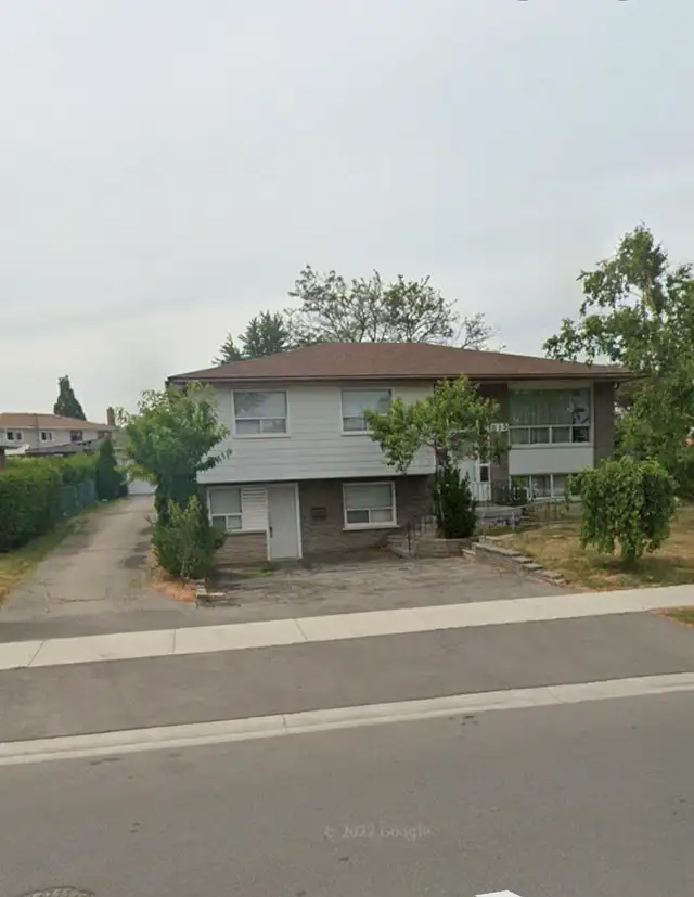 3 Bedroom, 1 Bathroom Mississauga House