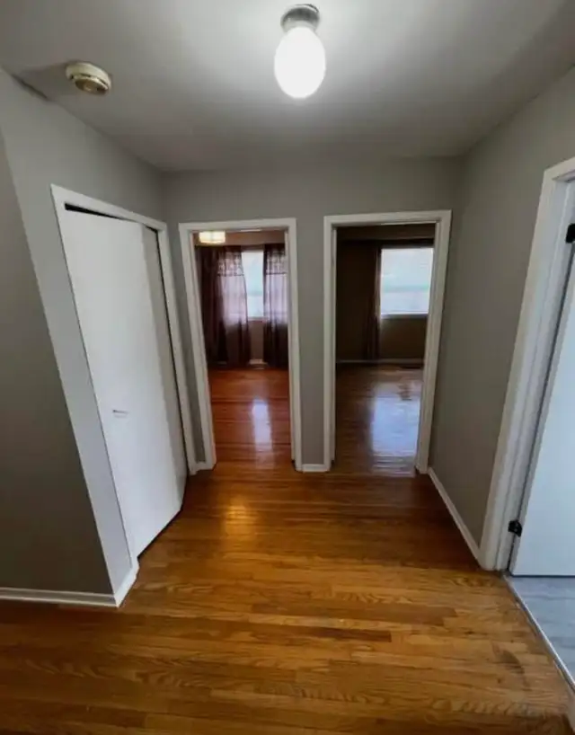 3 Bedroom, 1 Bathroom Mississauga House - Photo 6