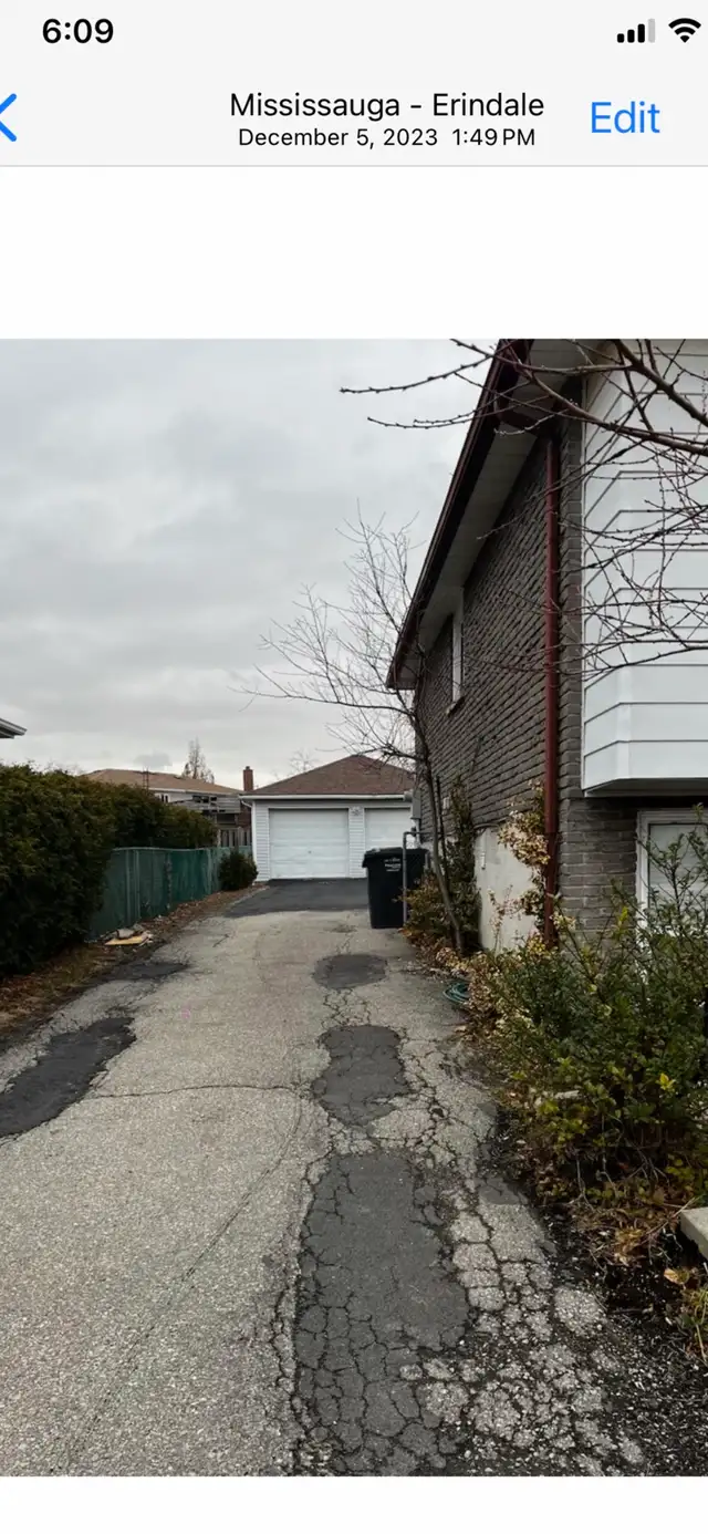 Central Mississauga 3 bedroom detached home for rent  home - Photo 3