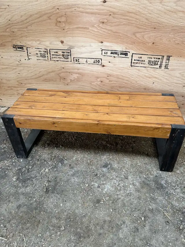 Wooden planters and benches - Photo 5