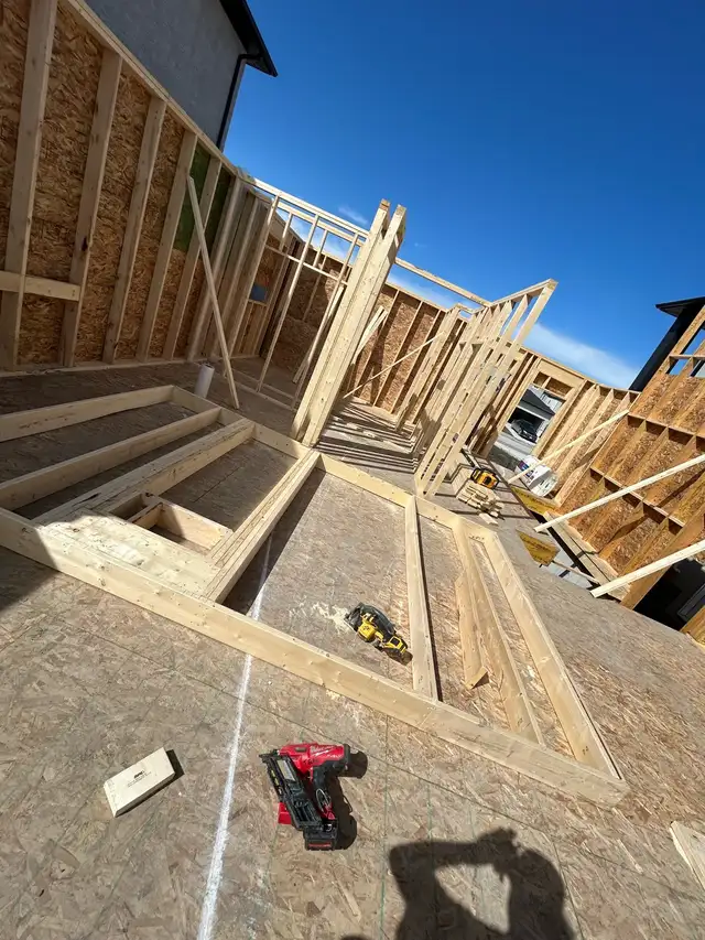 LOOKING FOR FRAMERS - Photo 2