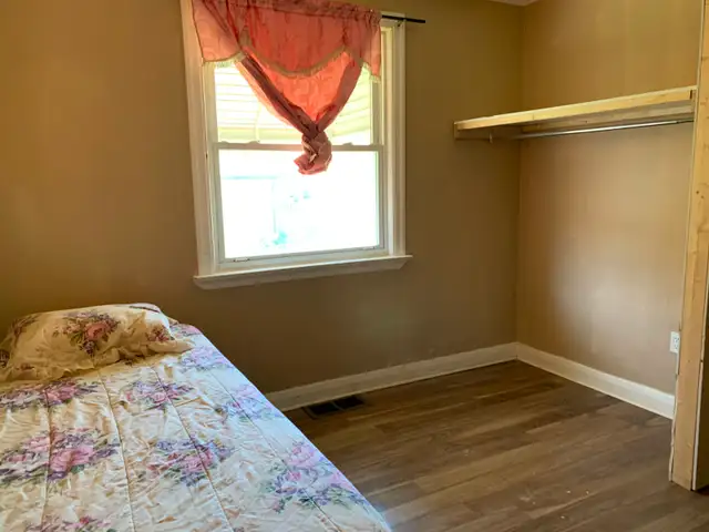 Room for rent available. - Photo 2