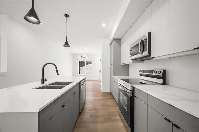 New Luxury Duplex in Fort Garry | Spacious & Bright - Photo 4