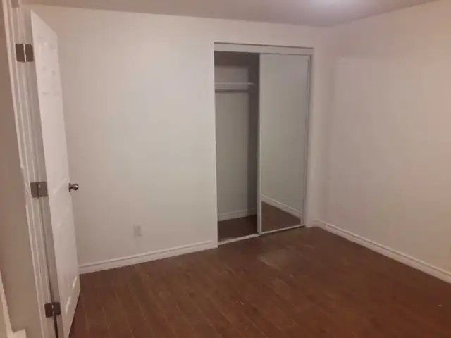 2 Bedroom Basement Apartment - Photo 5