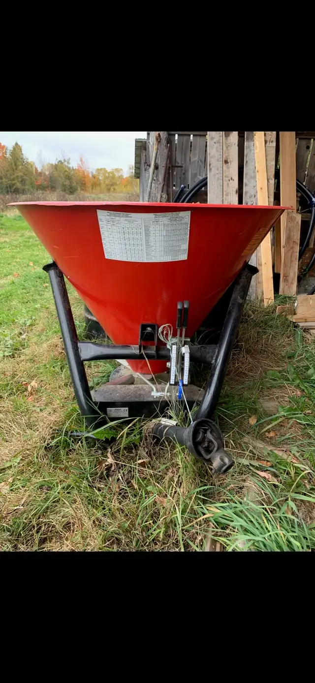 3 point hitch seed/ fertilizer spreader