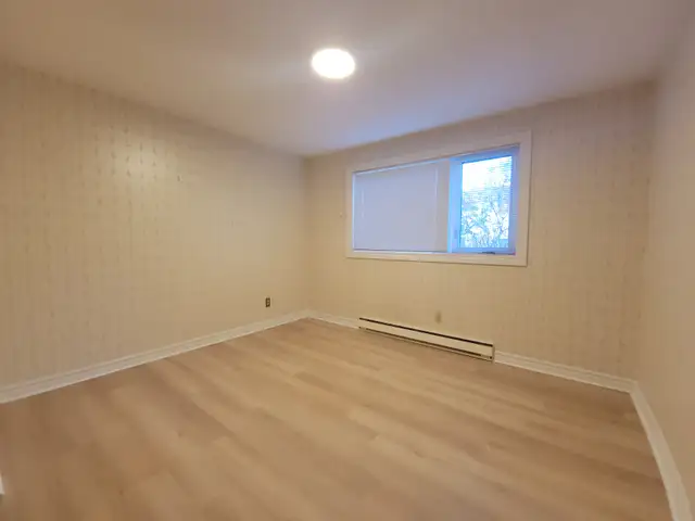 SPACIOUS ROOM WITH PRIVATE BATHROOM