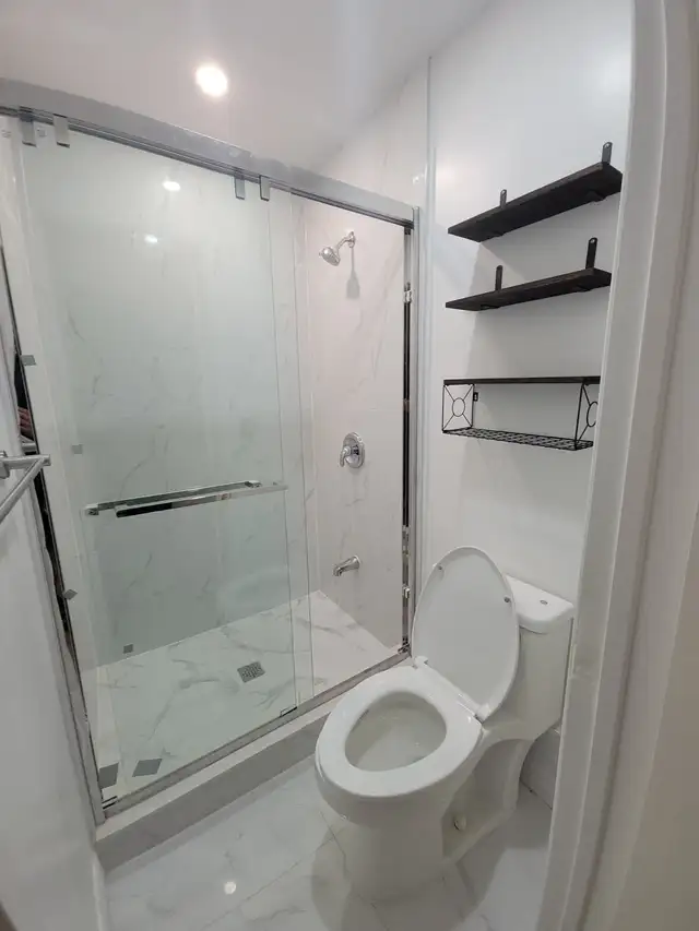 SPACIOUS ROOM WITH PRIVATE BATHROOM - Photo 3