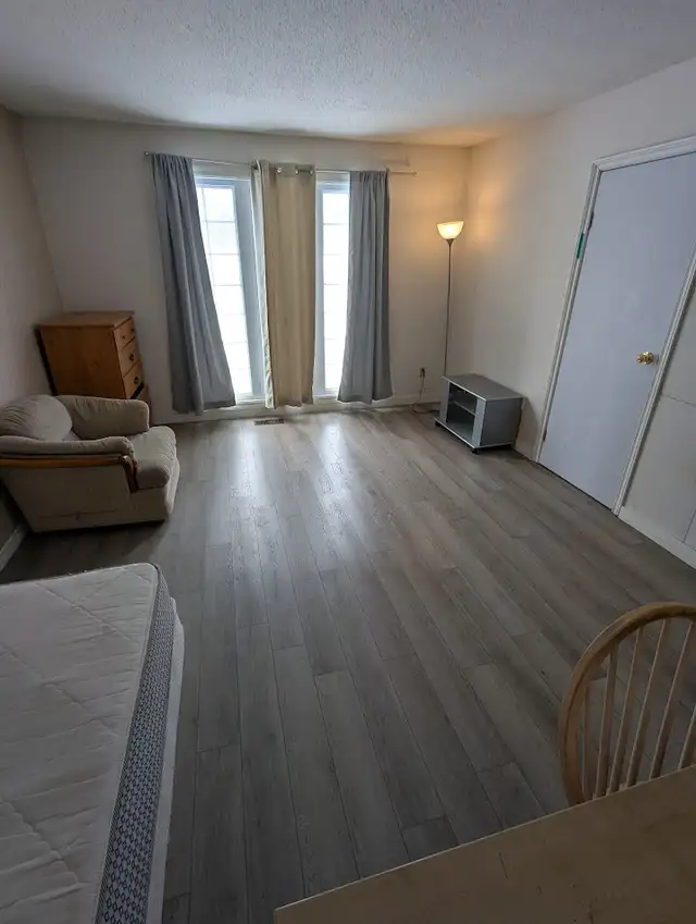 Fisher and Meadowlands townhouse room for rent - available now - Photo 2