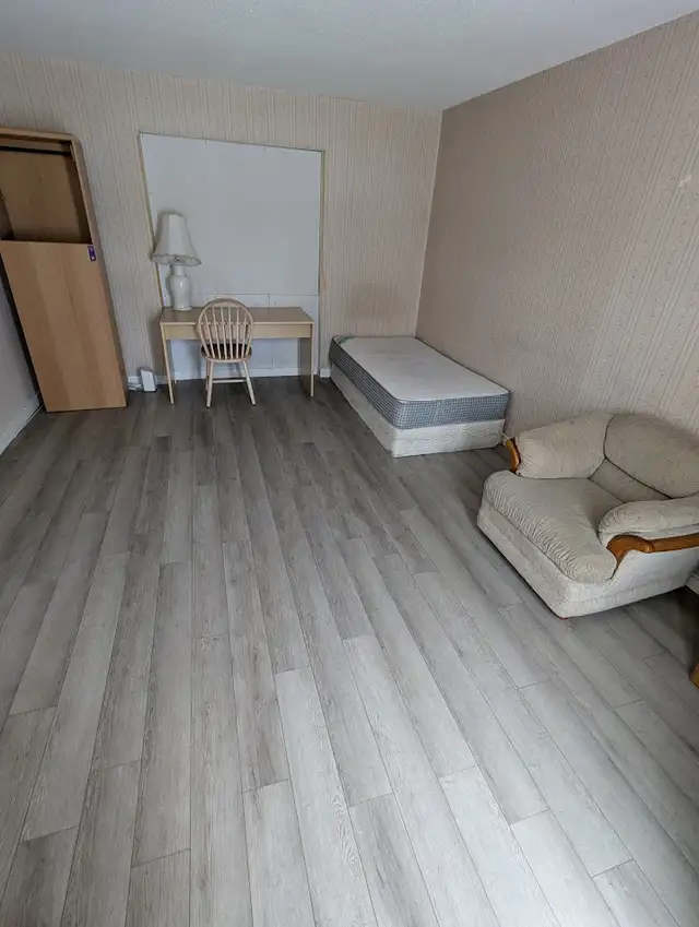 Fisher and Meadowlands townhouse room for rent - available now - Photo 7