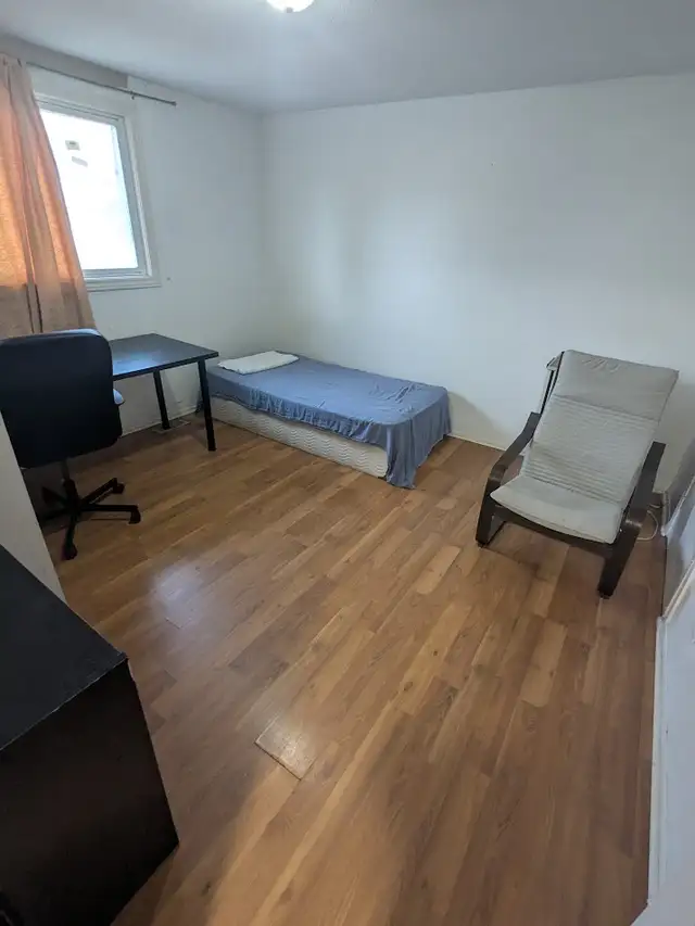 Room at Walkley Heron Gate mall area for rent! - Photo 2