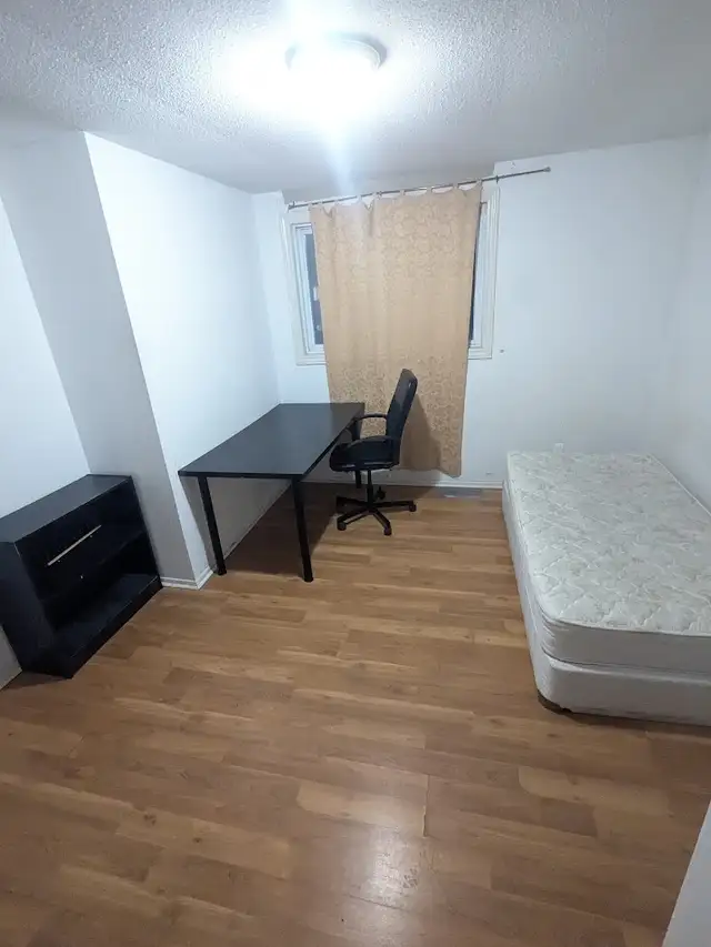 Room at Walkley Heron Gate mall area for rent! - Photo 4