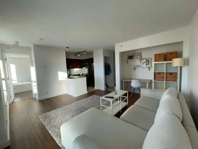 1-bedroom top-floor condo in DT New West - Photo 2