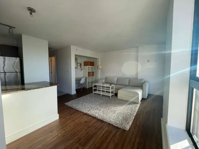 1-bedroom top-floor condo in DT New West - Photo 3