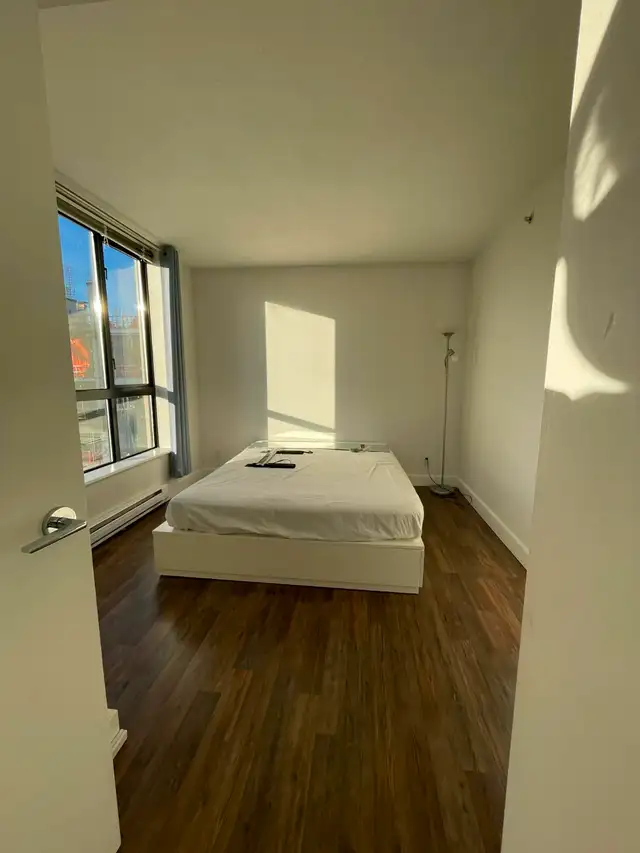 1-bedroom top-floor condo in DT New West - Photo 7