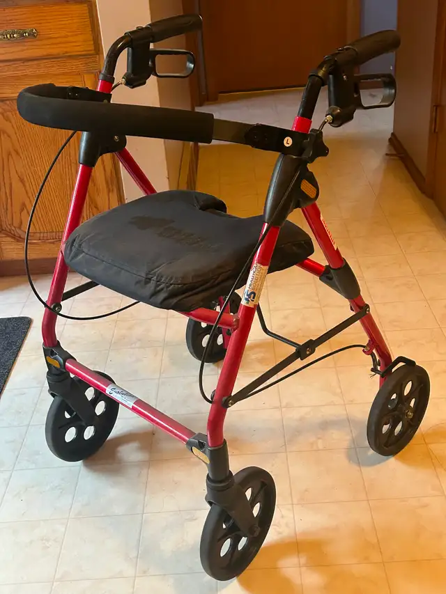 Seniors foldable walker with seat - Photo 3