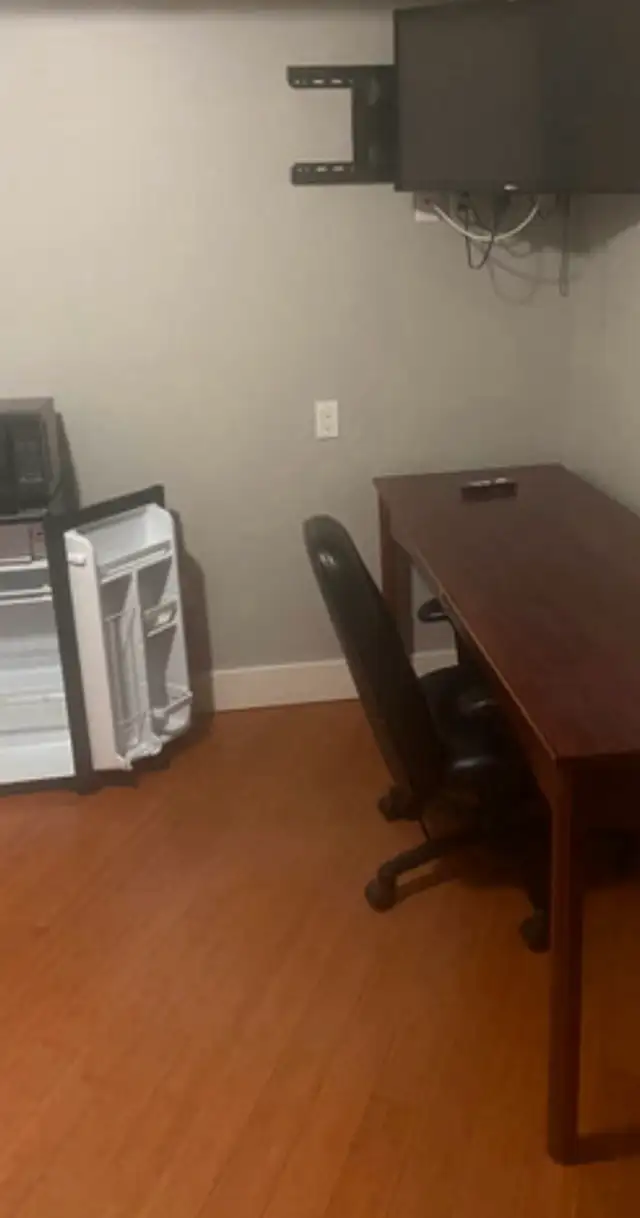 Room For Rent - Photo 4