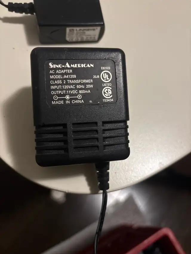 5V/12V/1A/2A Universal Adapter Chargers - Photo 2