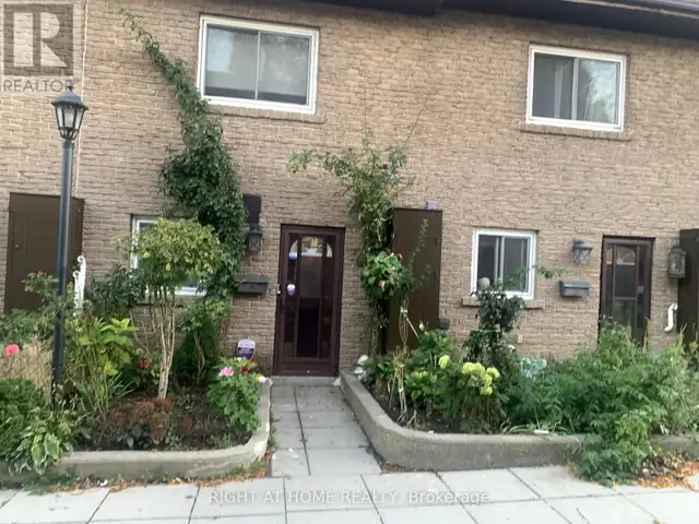 SCARBOROUGH HOME UPSTAIRS 2 ROOMS FOR RENT - Photo 2