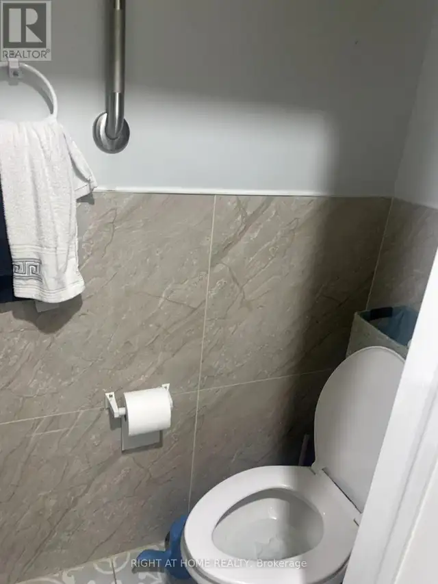 SCARBOROUGH HOME UPSTAIRS 2 ROOMS FOR RENT - Photo 4