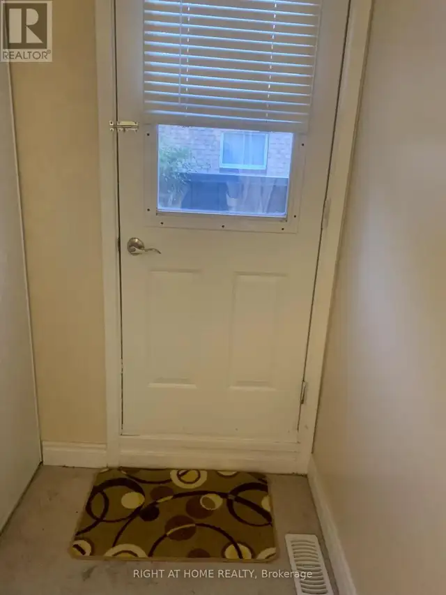 SCARBOROUGH HOME UPSTAIRS 2 ROOMS FOR RENT - Photo 15