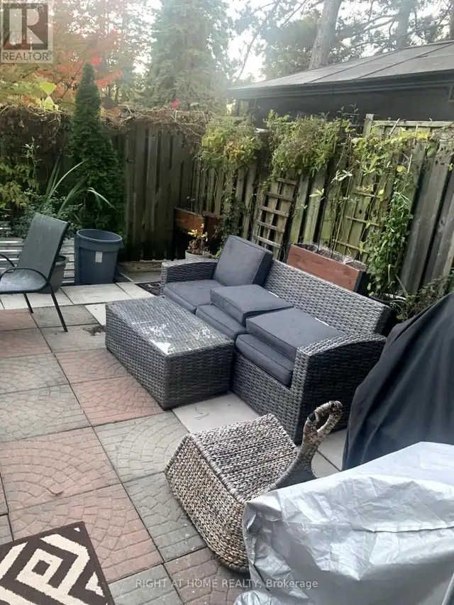 SCARBOROUGH HOME UPSTAIRS 2 ROOMS FOR RENT - Photo 19