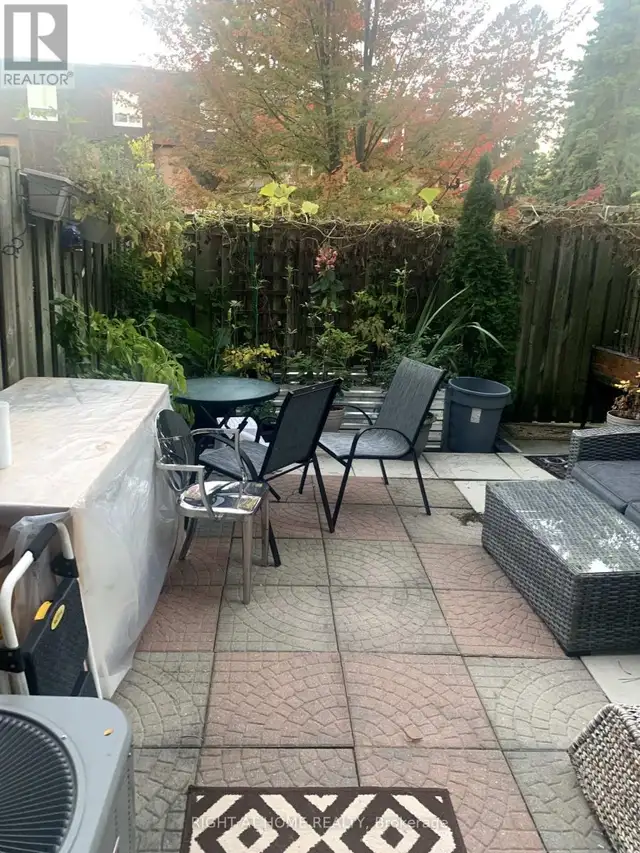 SCARBOROUGH HOME UPSTAIRS 2 ROOMS FOR RENT - Photo 20