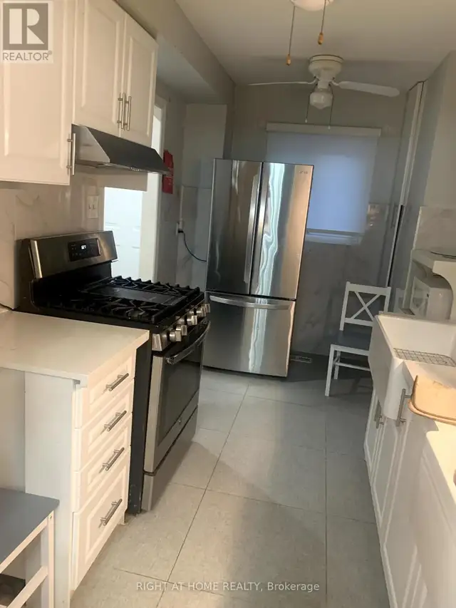 SCARBOROUGH HOME UPSTAIRS 2 ROOMS FOR RENT - Photo 21