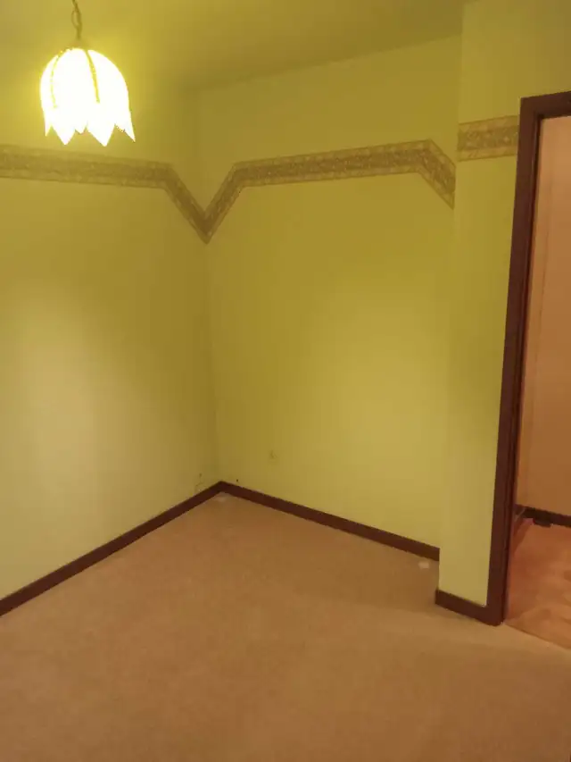 3 - Private Rooms Available For Rent In Walkerville Area Windsor - Photo 8