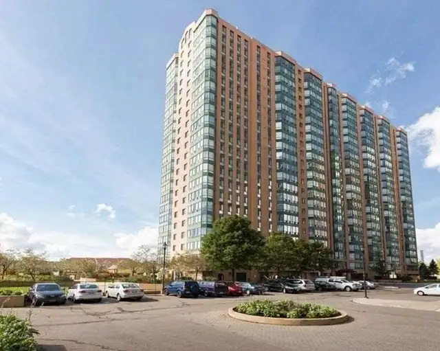 1 Bed   Den, ! Washroom Condo Near Cooksville GO Station