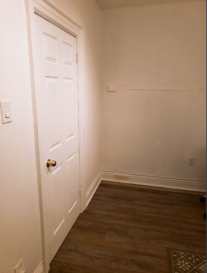 Private Room for Rent – Broadview & Dundas (Downtown Toronto) - Photo 3