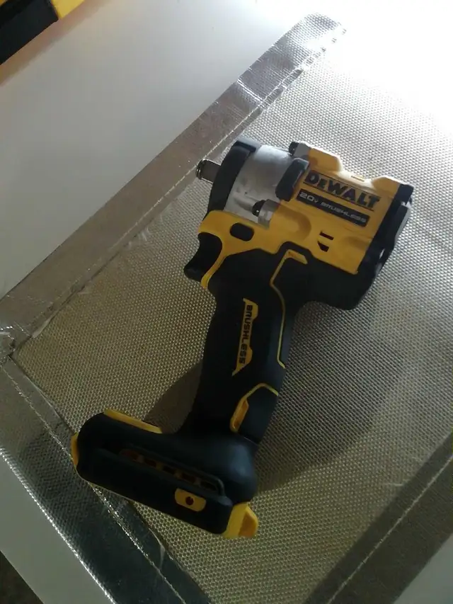 DeWalt 20v 1/2'  brushless atomic compact high torque impact - Photo 6