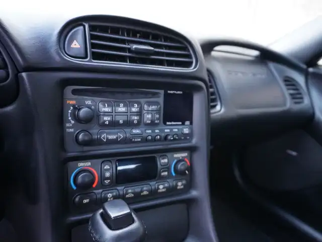 2004 Chevrolet Corvette CONVERTIBLE 3LT, AUTO, LOADED, LOW KMS, - Photo 9