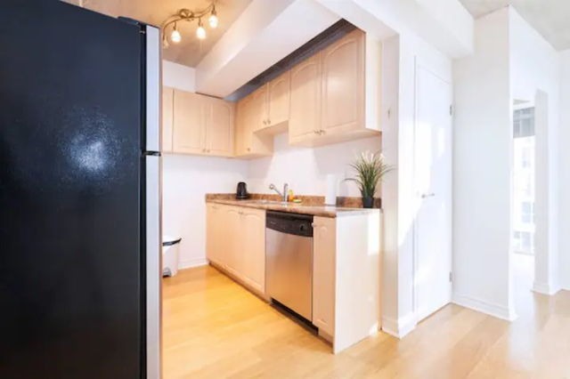 World Cup Summer26- furnished 2br - 1400sq f DTWN 2 levels condo - Photo 6