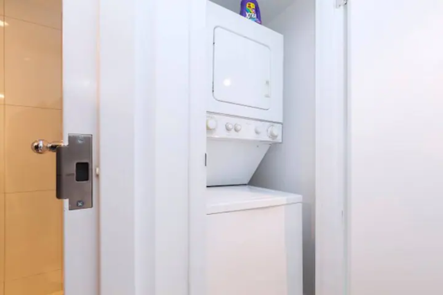 World Cup Summer26- furnished 2br - 1400sq f DTWN 2 levels condo - Photo 10