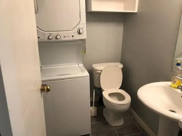 Spacious 3 bedroom 3 bathroom apartment for rent - Photo 3