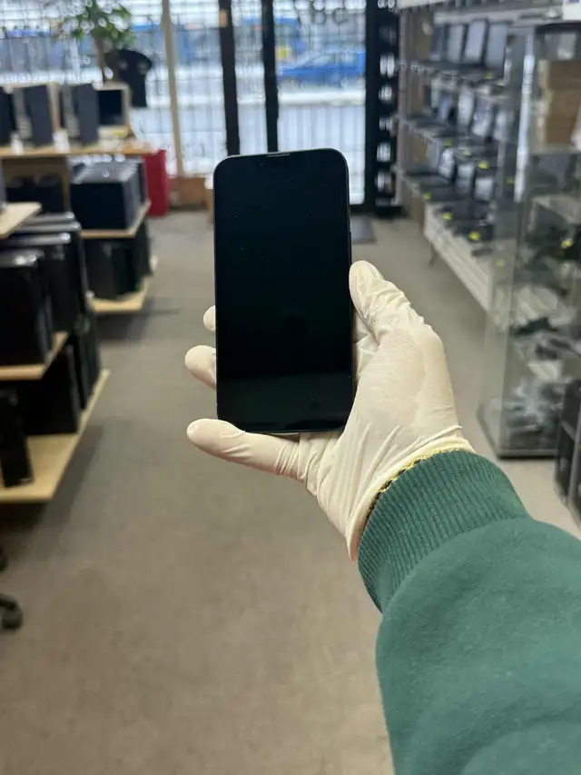 IPHONE 13 – USAGÉ, EN TRÈS BON ÉTAT !