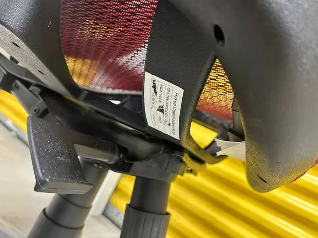 Staples Hyken Ergonomic Mesh Swivel Task Chair! - Photo 2