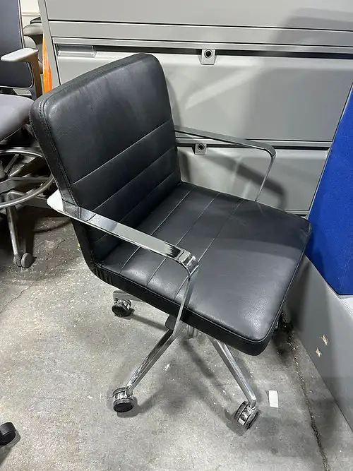 9to5 Diddy Conference Chair – Comfortable & Stylish! - Photo 2