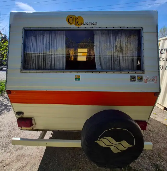 1975 10ft Okanagan Travel Trailer - Photo 3