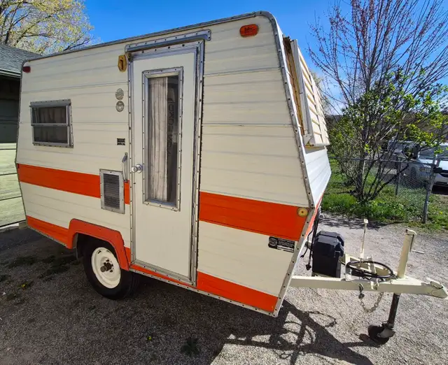 1975 10ft Okanagan Travel Trailer - Photo 4