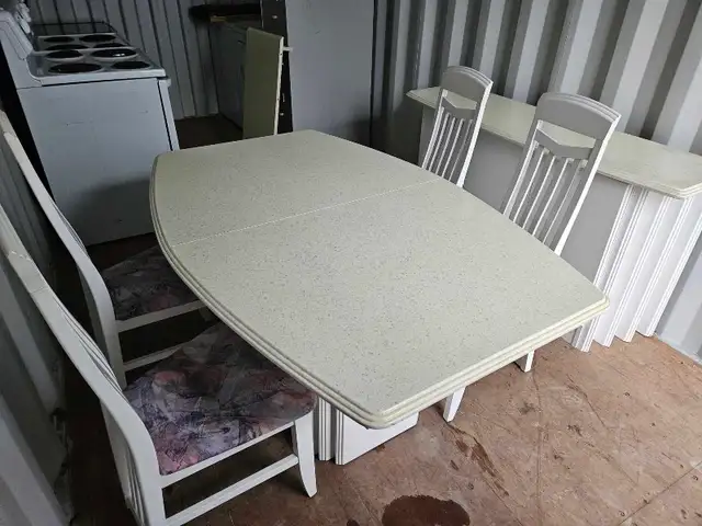 ELEGANT DINING ROOM SET