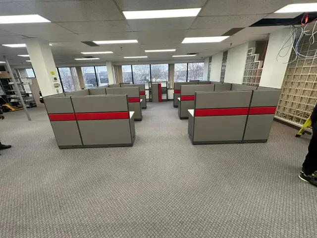 Durable and Modern Teknion Refresh Workstation Cubicles! - Photo 7