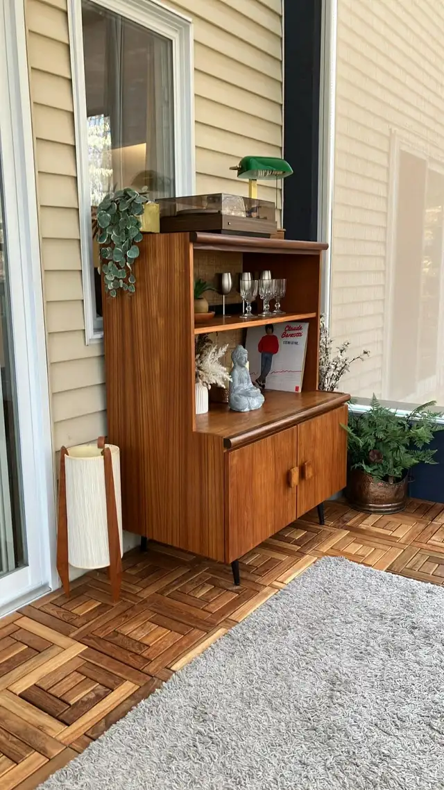 Mid century. TEAK TECK. Lampe / Crédence, buffet disque vinyle,