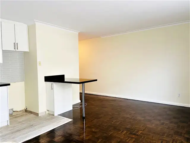 Renovated Bachelor @ Bathurst & St. Clair - Photo 5